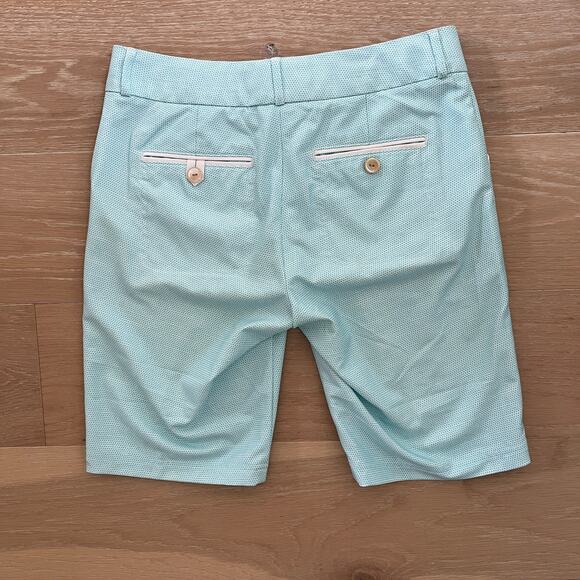 Peter Millar Women's Bermuda Golf Wicking Shorts sz 4 Dot Print - Picture 2 of 5